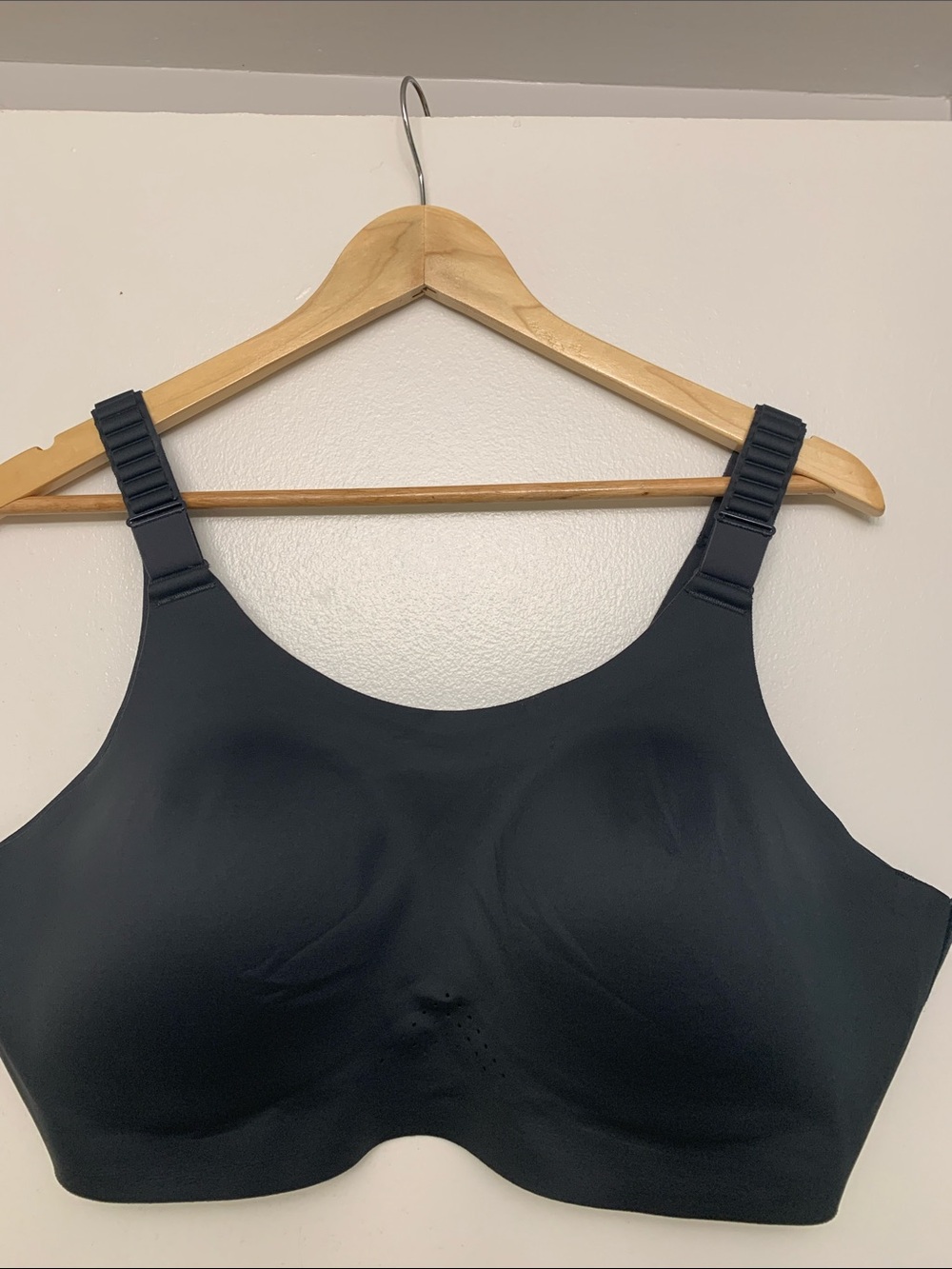 BROOKS sports bra seamless stretch comfy straps wireless size 40DD.Breathable.